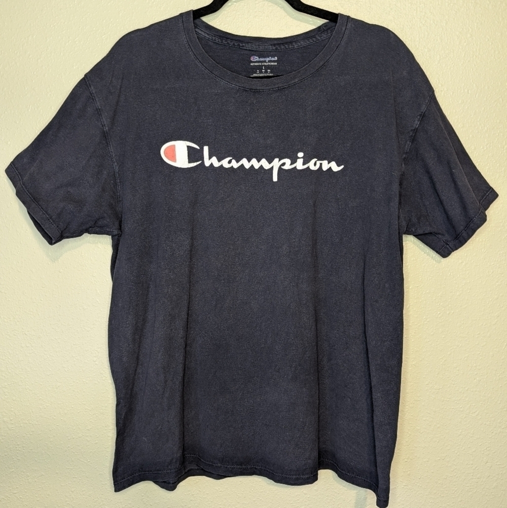 Men's Champion T-shirt faded with distressed logo size Large Navy